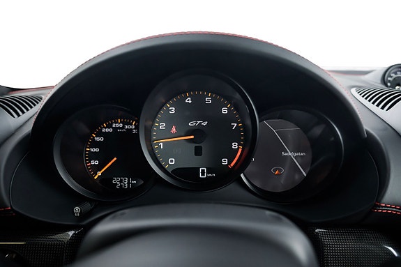 Porsche Cayman GT4 13 of 23