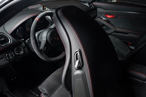 Porsche Cayman GT4 22 of 23
