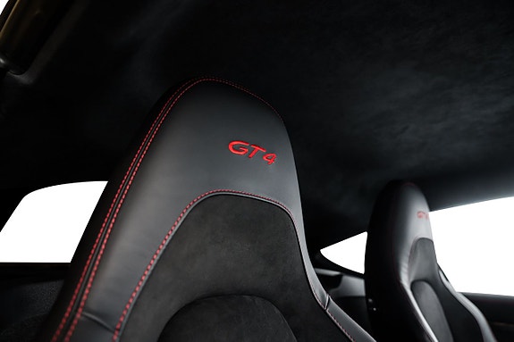 Porsche Cayman GT4 20 of 23