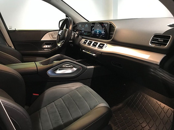 Mercedes-Benz GLE350 e 15 of 17