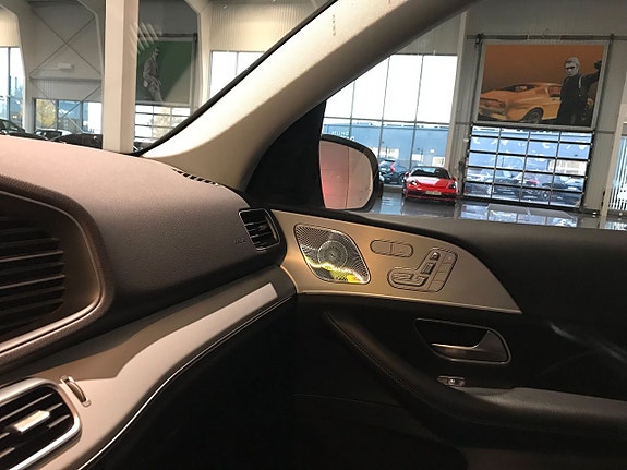 Mercedes-Benz GLE350 e 14 of 17