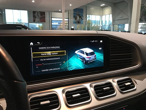Mercedes-Benz GLE350 e 13 of 17