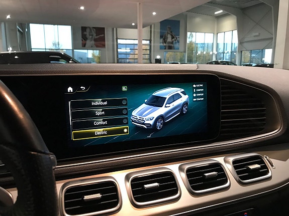 Mercedes-Benz GLE350 e 12 of 17