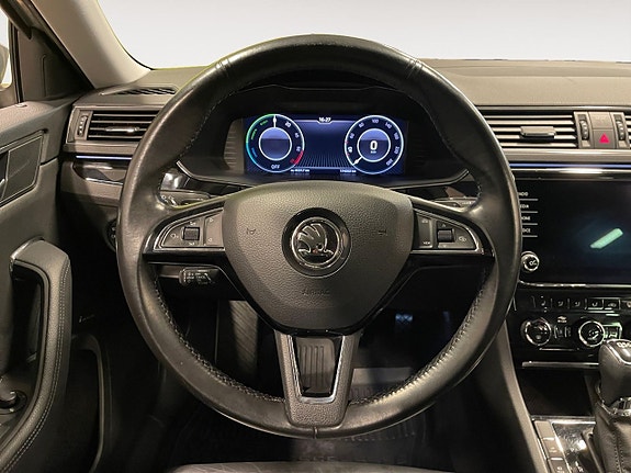 Skoda Superb 15 of 27