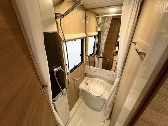 Adria Adora 522 UP 50-års Jubileumsmodell | Markis + Förtält | Tillfälle! 17 of 22