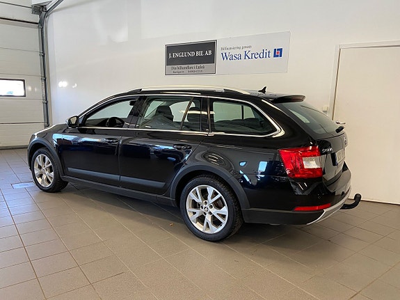 Skoda Octavia Scout 4 of 5