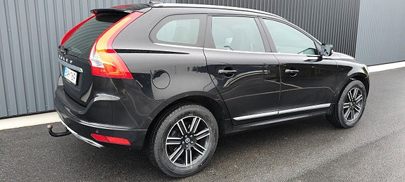 Volvo XC60 2 of 5