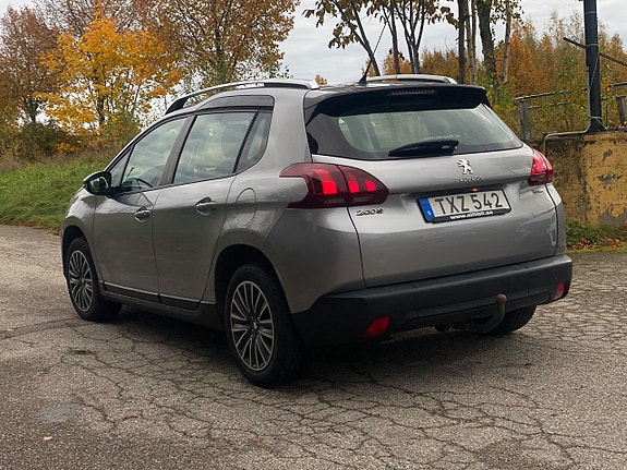 Peugeot 2008 2 of 5
