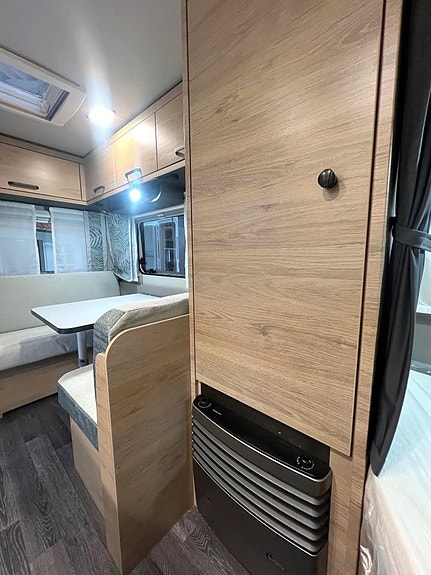 Weinsberg CaraOne 390 QD 7 of 9