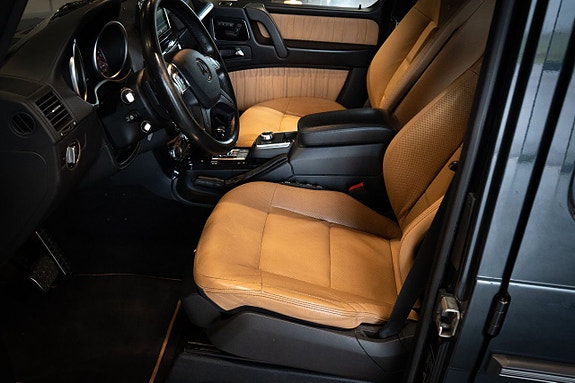 Mercedes-Benz G500 9 of 18