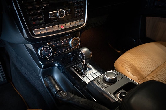 Mercedes-Benz G500 17 of 18