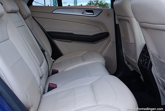 Mercedes-Benz GLE500 e 7 of 23
