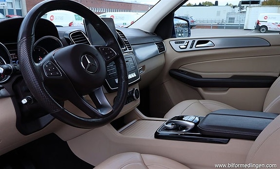 Mercedes-Benz GLE500 e 10 of 23