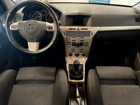 Opel Astra 8 of 11