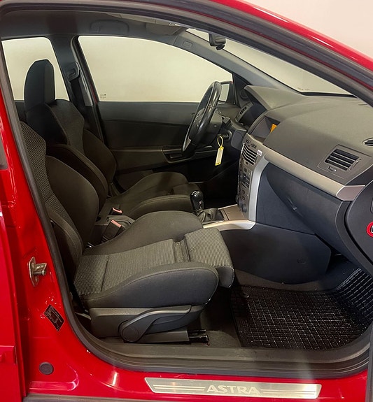 Opel Astra 10 of 11