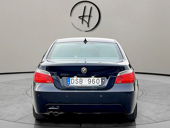 BMW 530i 4 of 5