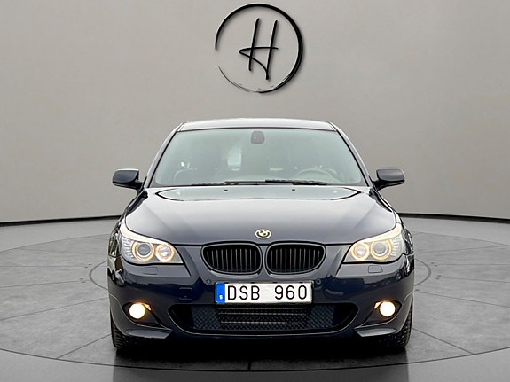 BMW 530i 3 of 5