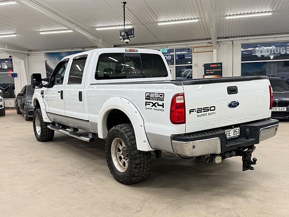 Ford F-250 2 of 5