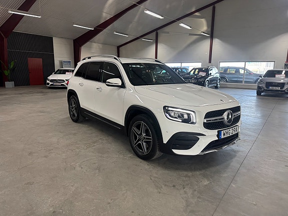 Mercedes-Benz GLB200 d 2 of 20
