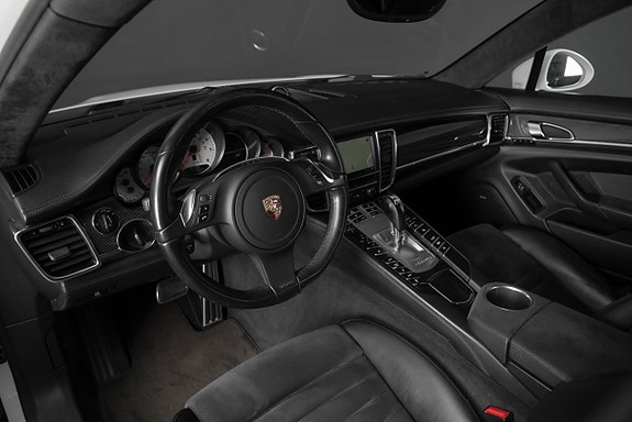 Porsche Panamera GTS 13 of 21