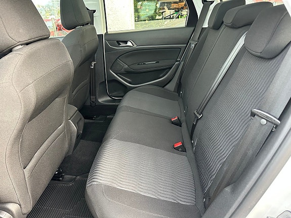 Peugeot 308 6 of 21