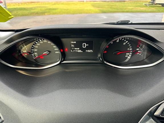 Peugeot 308 11 of 21