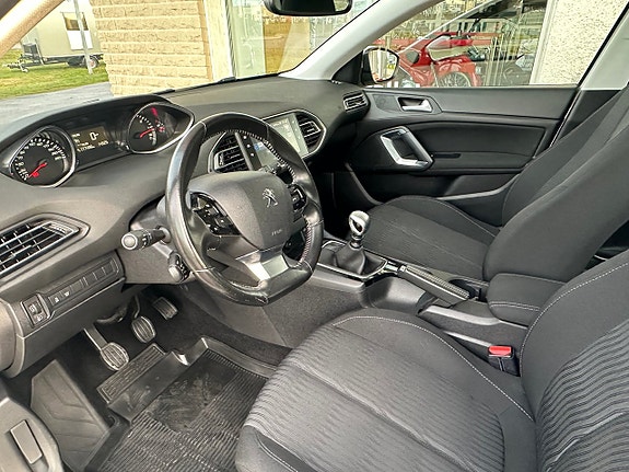 Peugeot 308 4 of 21