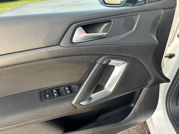 Peugeot 308 18 of 21