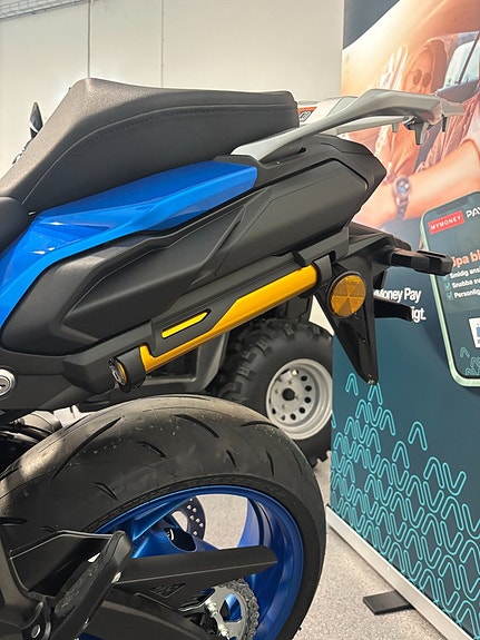 Suzuki GSX-S 1000 GX 4 of 5