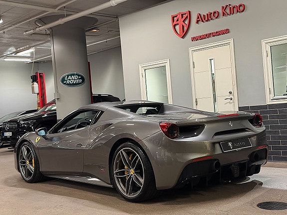 Ferrari 488 Spider 5 of 17
