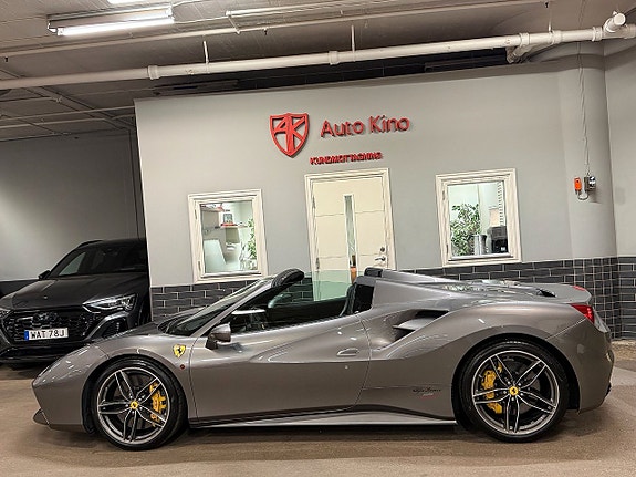 Ferrari 488 Spider 2 of 17