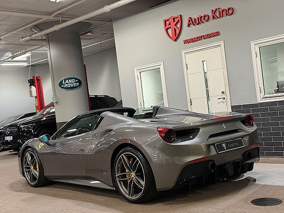 Ferrari 488 Spider 4 of 17