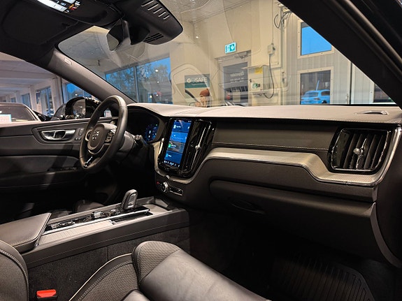 Volvo XC60 9 of 27
