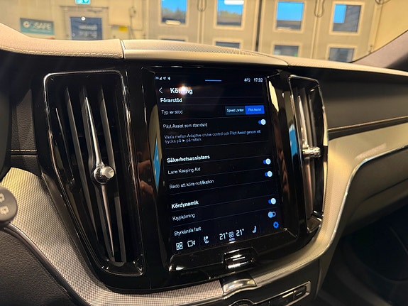 Volvo XC60 15 of 27