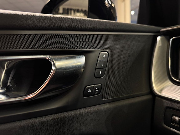 Volvo XC60 17 of 27