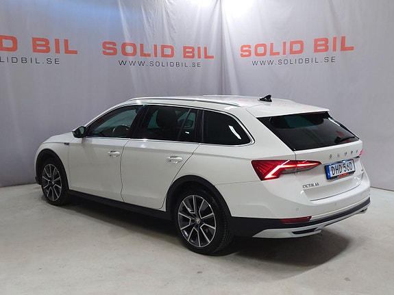 Skoda Octavia Scout 4 of 5