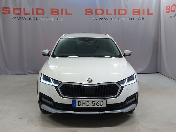 Skoda Octavia Scout 2 of 5