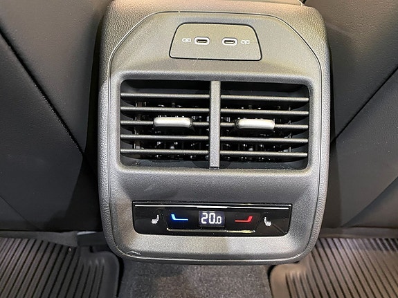 Volkswagen Passat 11 of 27
