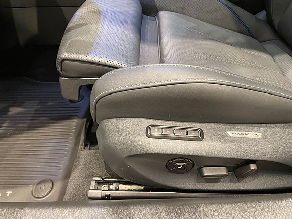 Volkswagen Passat 16 of 27