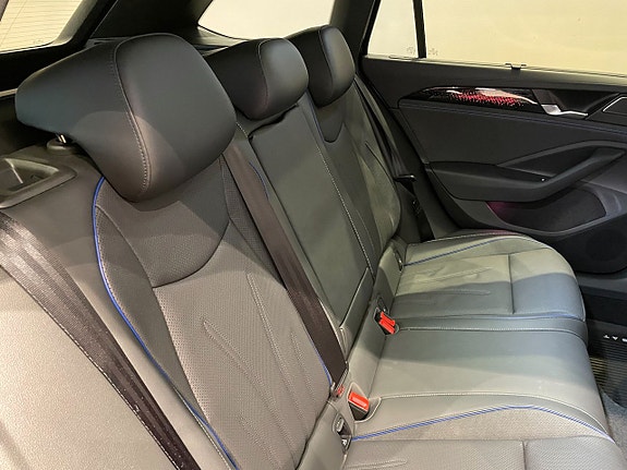 Volkswagen Passat 10 of 27