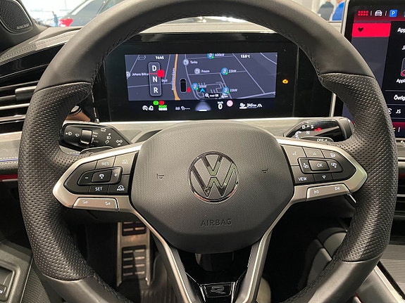 Volkswagen Passat 19 of 27