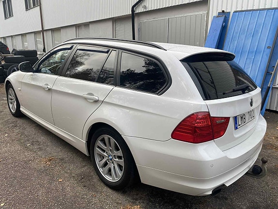 BMW 318 2 of 4