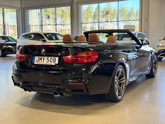 BMW M4 4 of 5