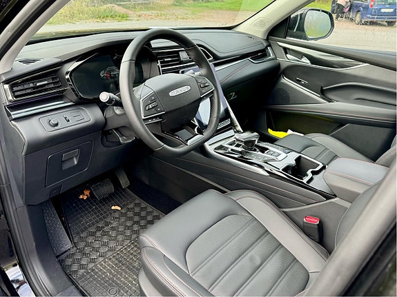 Maxus Euniq 6 3 of 6