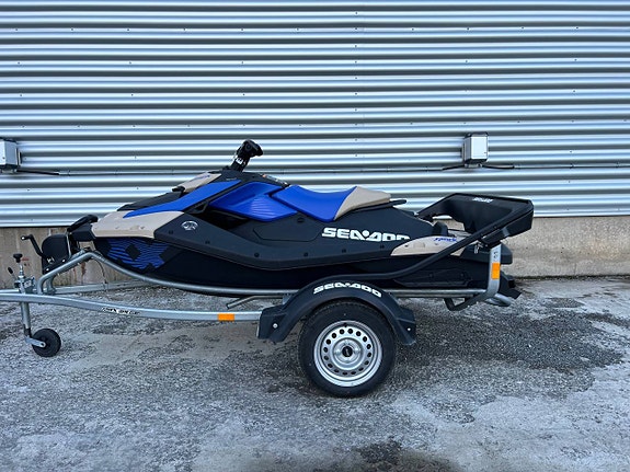 Sea-doo Spark Trixx 1UP 90 iBR -25 Demo ink trailer