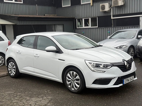 Renault Megane IV 2 of 5
