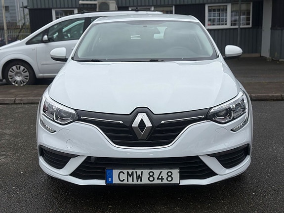 Renault Megane IV 3 of 5