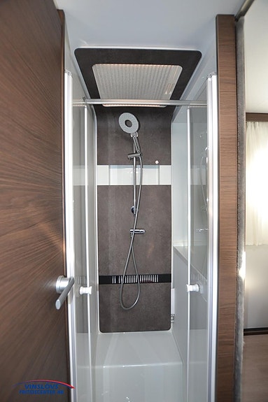 Adria MB 670 DC 14 of 15