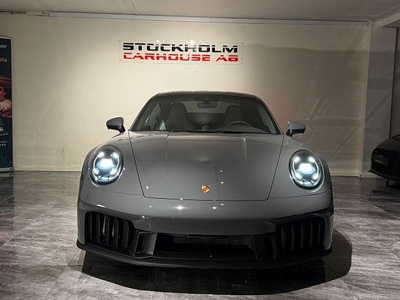 Porsche 911 4 of 5