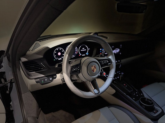 Porsche 911 16 of 28